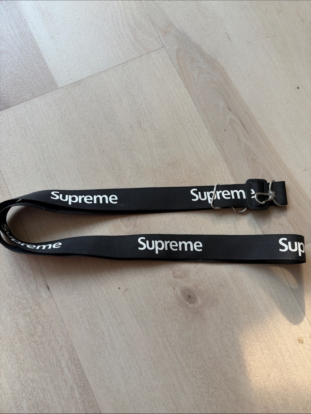 Supreme lanyard black/white